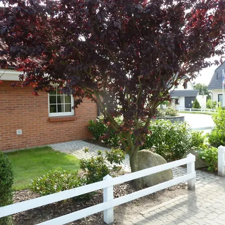 Spacious Holiday In Near Seabeach With Garden *