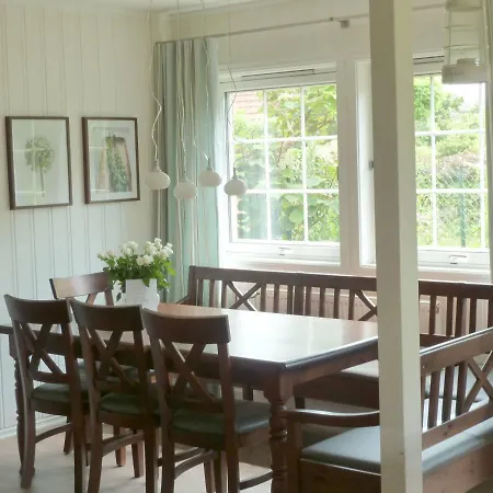 Spacious Holiday In Near Seabeach With Garden Prázdninový dům