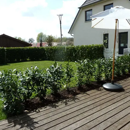 Spacious Holiday In Near Seabeach With Garden Prázdninový dům